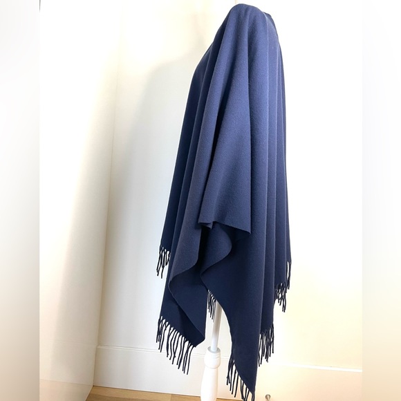 NWT Authentic Moschino Cape in 💯% Lana Merino Extra Fine Wool in Navy - Picture 6 of 10